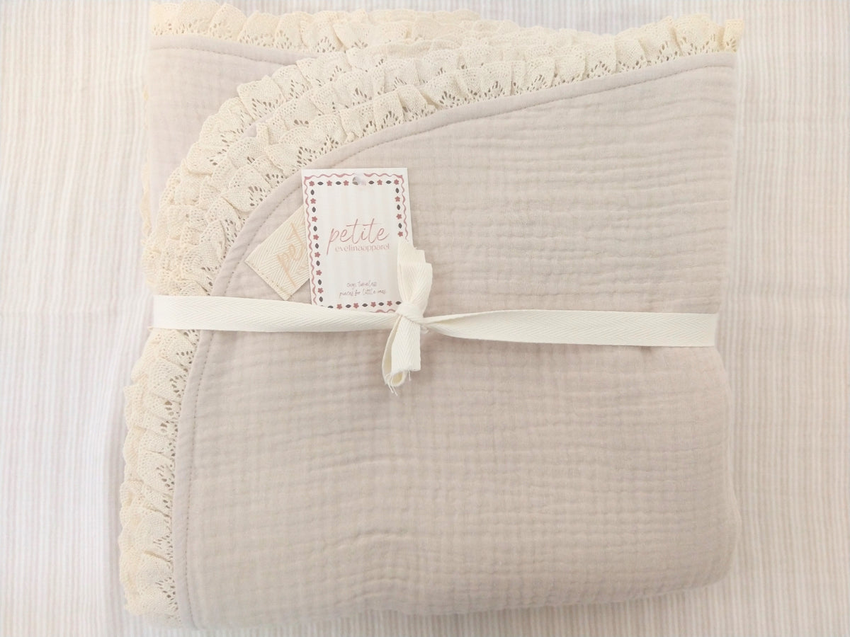 Petite Evelina light beige muslin baby blanket with lace 