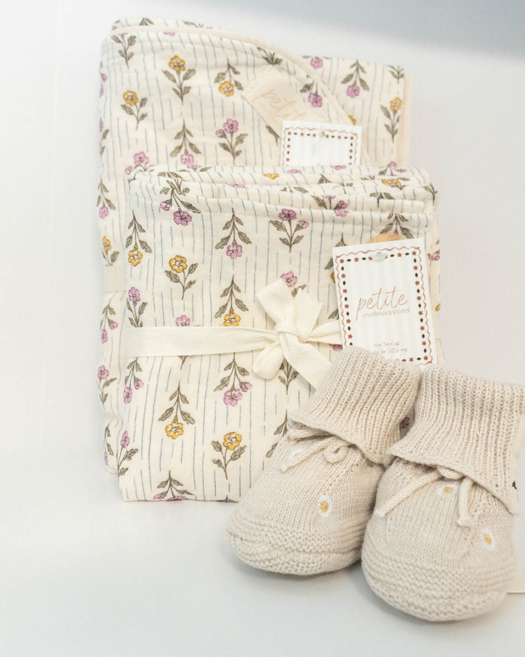 Petite Evelina Meadow Whisper baby blanket and swaddle with Saga Copenhagen Daisy booties