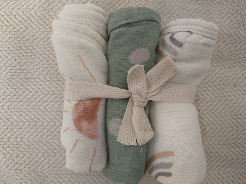 Plum & Sparrow oatmeal and olive patterned baby washcloth set