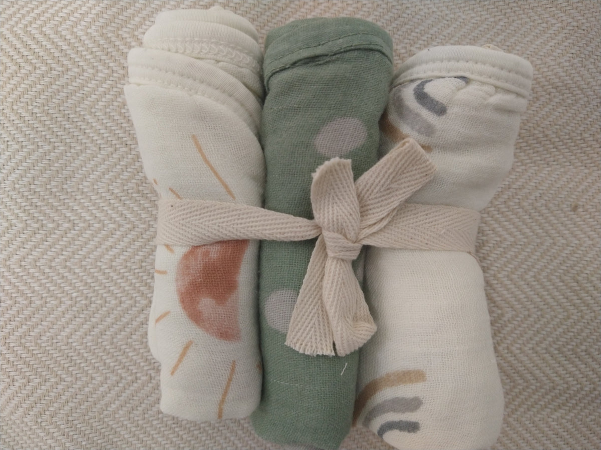 Plum & Sparrow oatmeal and olive patterned baby washcloth set
